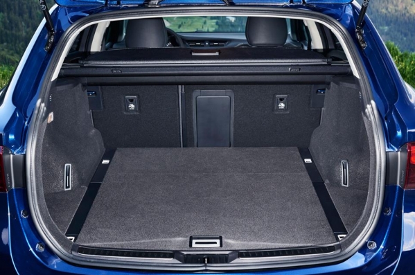 https://wcar.sets.lv/cars/Toyota/Avensis Tourer/1448168341-toyota-avensis-st-2015-10.jpg